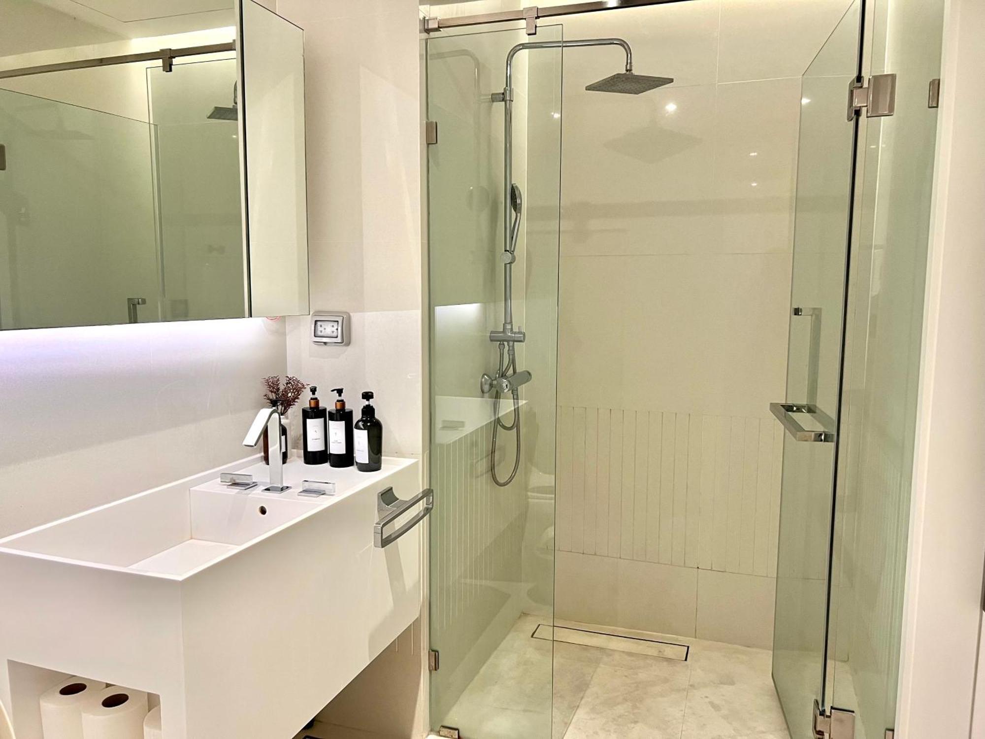 Апартаменти Sukhumvit 11#Luxury#Pool#Gym#Bts Nana&Mrt Sukhumvit#1Br#Max2Ppl Бангкок Екстер'єр фото